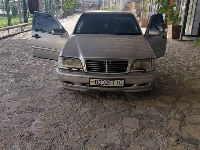 Mercedes-Benz W124