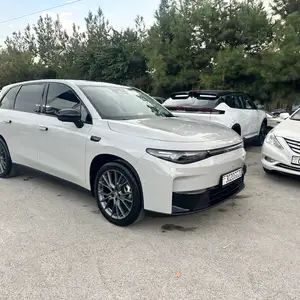 Leapmotor C10
