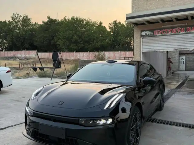 Zeekr 001