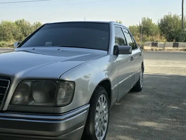 Mercedes-Benz W124
