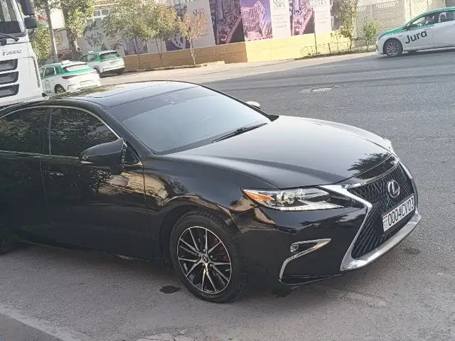 Lexus ES series