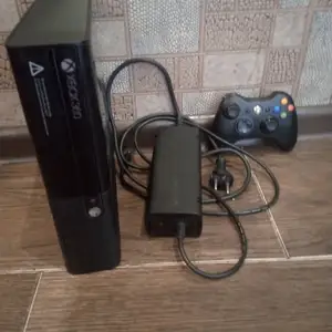 Игровая приставка икс бокс 360е, 500 GB, Душанбе