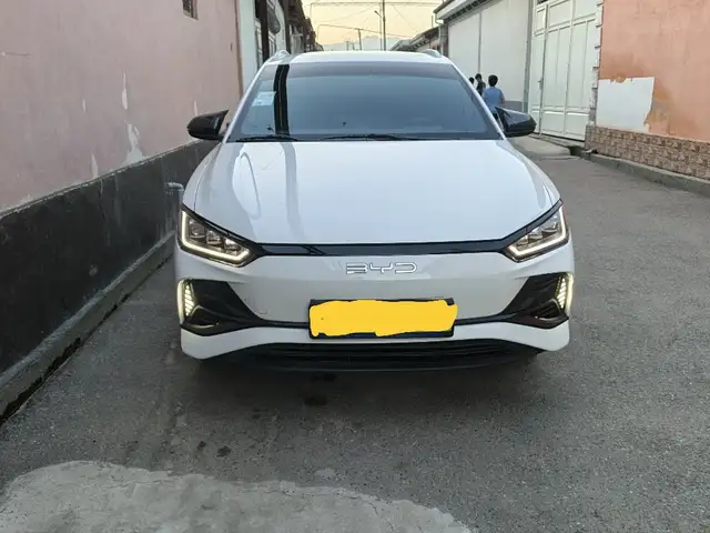 BYD E2