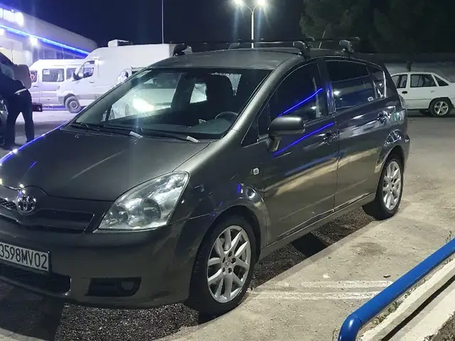 Toyota Avensis Verso