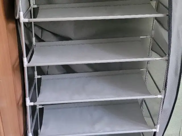 Полка барои либос, Душанбе