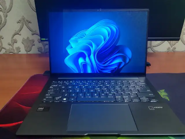 Ноутбук Asus Zenbook, Худжанд