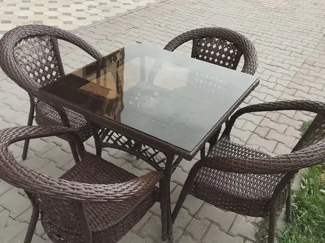 Стол стулҳо, Душанбе