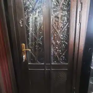 Стеклянная дверь, Душанбе