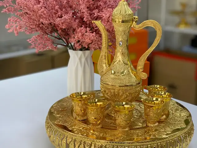 Кувшин с чашками, Хуҷанд