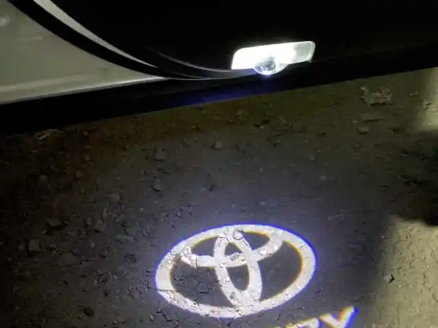 Подсветка передних дверей с логотипом Toyota Camry, Душанбе