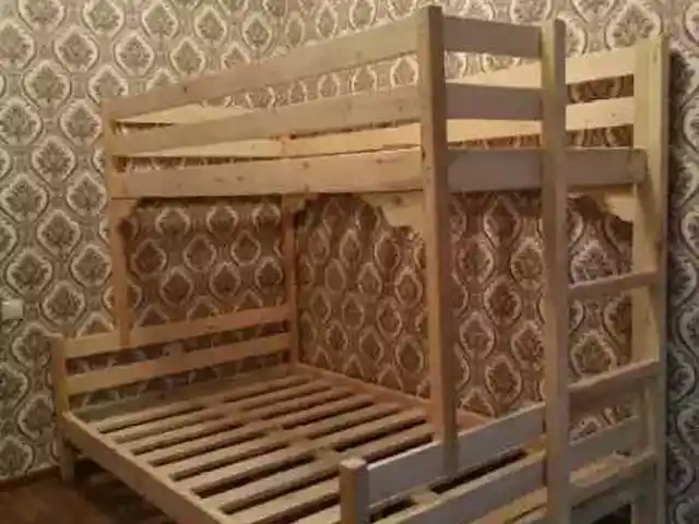 Трехъярусная кровать, Душанбе