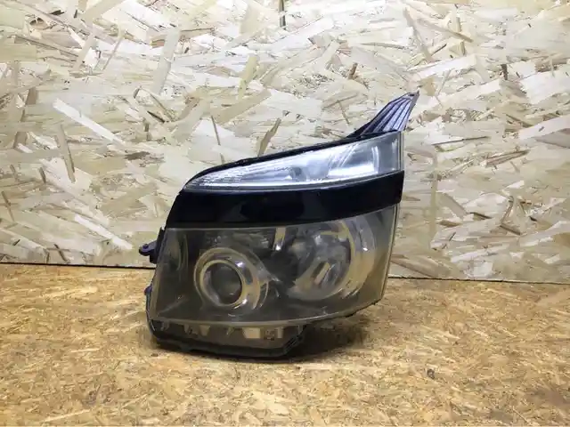Передняя фара от Toyota Voxy, левая сторона, Душанбе