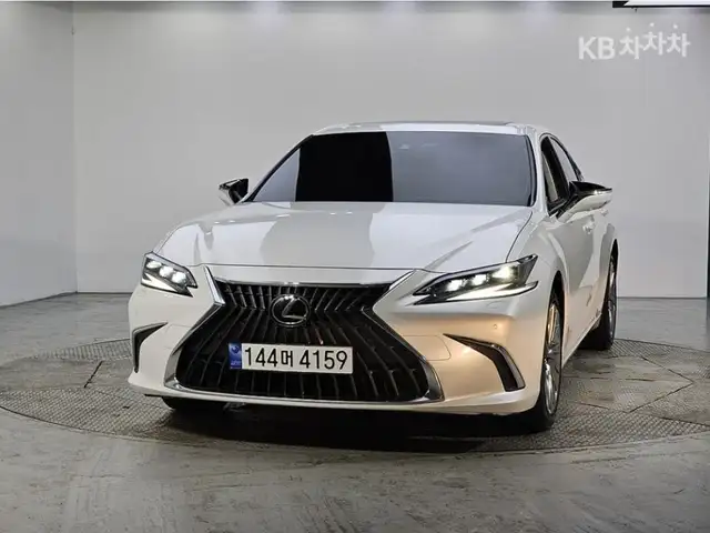 Lexus ES series