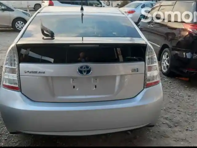 Заднее стекло на Toyota Prius, Душанбе