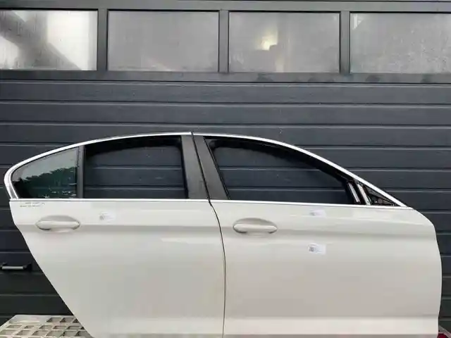 Дверь передняя задняя правая от BMW G30, Худжанд
