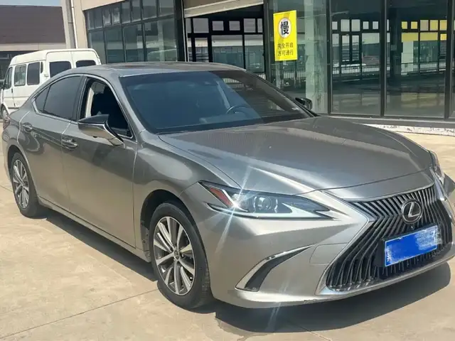 Lexus ES series