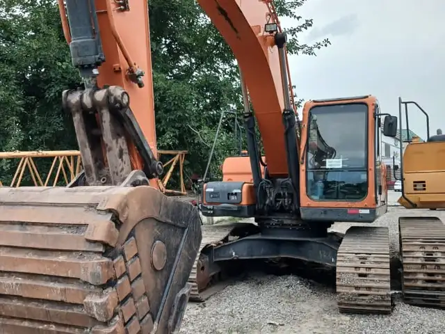 Гусеничный экскаватор Doosan, Душанбе