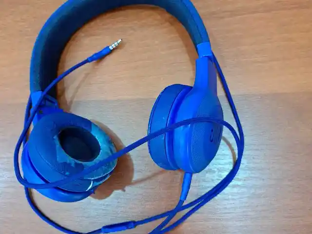 Проводные наушники JBL, Душанбе
