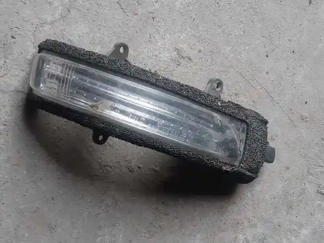 Поворотник на Toyota Land Cruiser, 2014, Худжанд