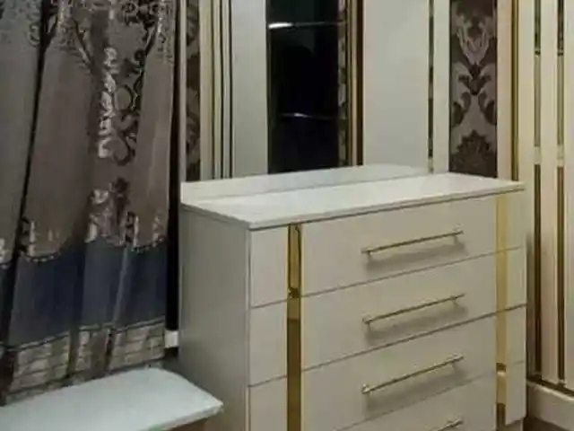 Трюмо с зеркалом, Душанбе
