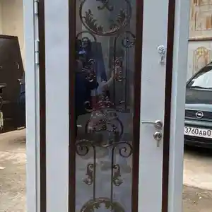 Стеклянная дверь, Душанбе