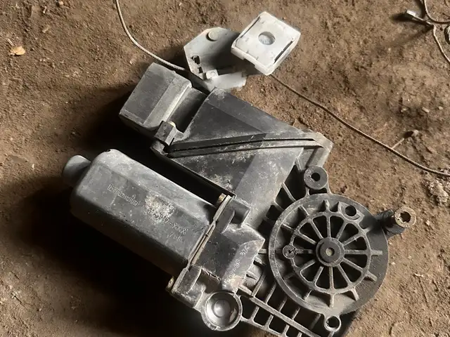 Стеклоподъемник Mercedes-Benz, Исфара