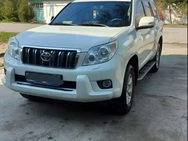 Лобовое стекло на Toyota Prado 2011, Душанбе
