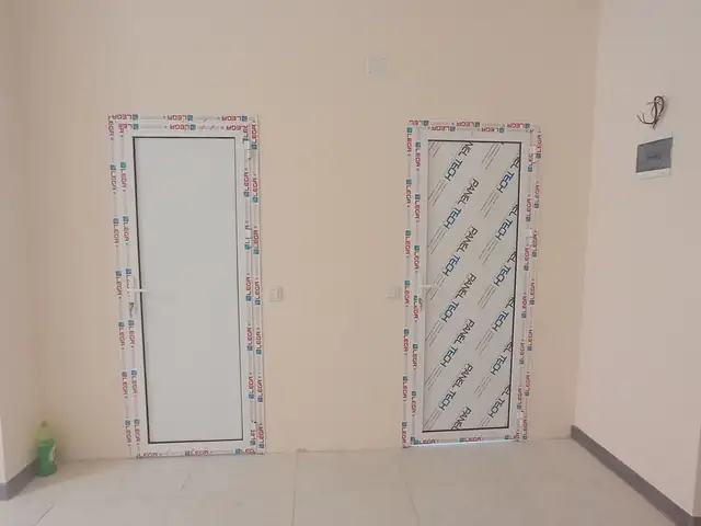 Алюминиевая Дверь, Хуҷанд