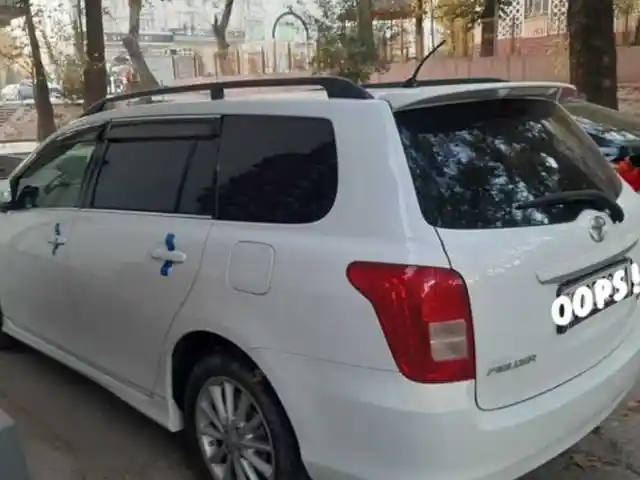 Заднее заводское стекло на Toyota Fielder, Душанбе