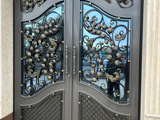 Входная дверь, Худжанд