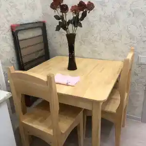 Деревянный стол и стулья, Худжанд