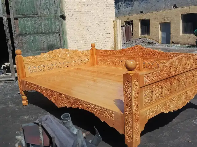 Тапчан, Исфара