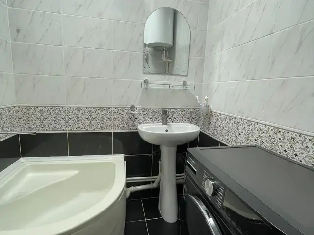 3-комн. квартира, 1 этаж, 80 м², 12 мкр, Худжанд