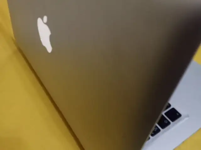 Ноутбук Macbook pro, Хуҷанд