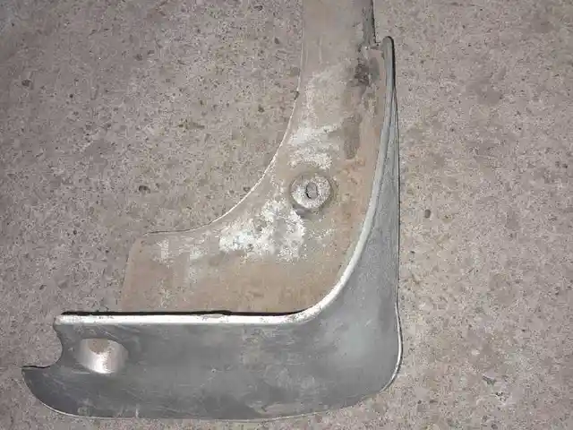 Брызговик на Toyota Camry, Худжанд