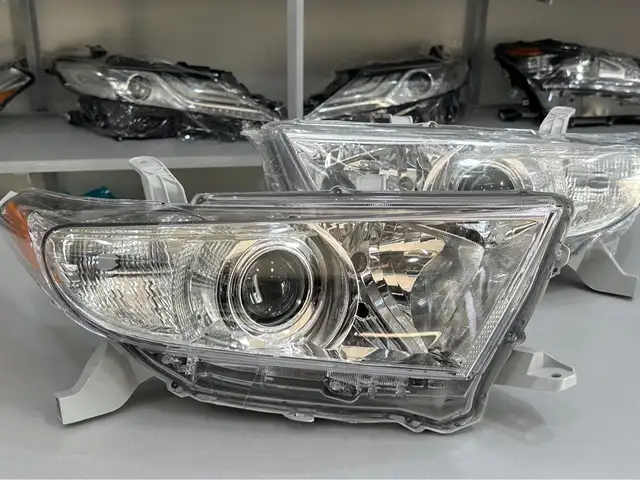 Передняя фара на Toyota Highlander 2011, Душанбе