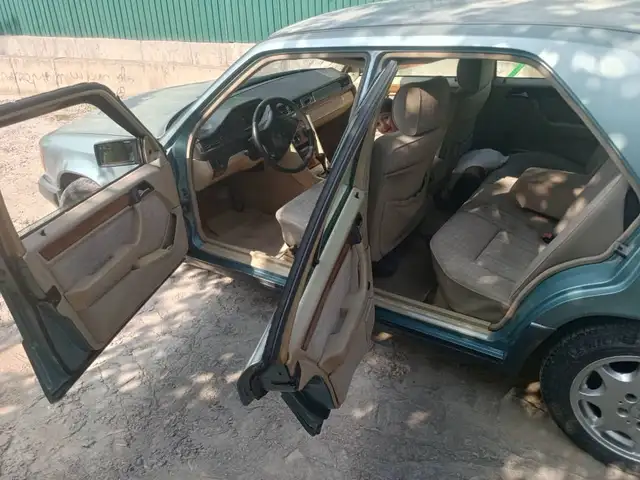 Mercedes-Benz W124