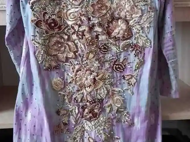 Куртаи атлас, Душанбе