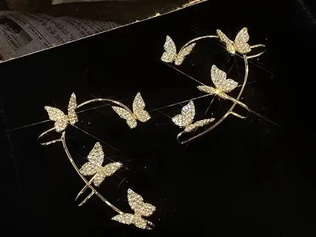 Серьги-каффы с золотыми бабочками и стразами, Хуҷанд