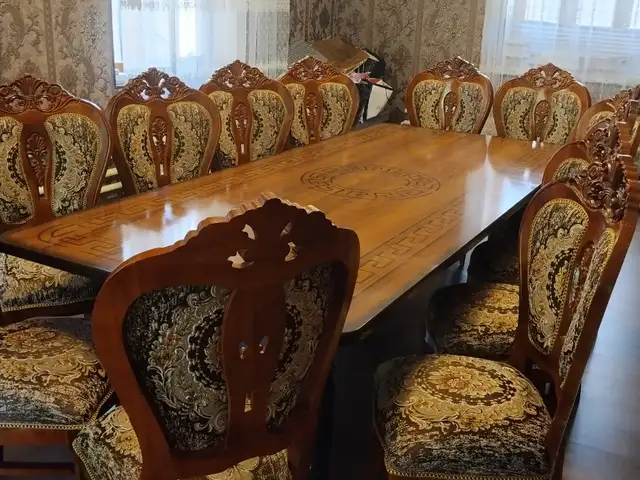 Стол и стулья на 12 персон, Спитамен