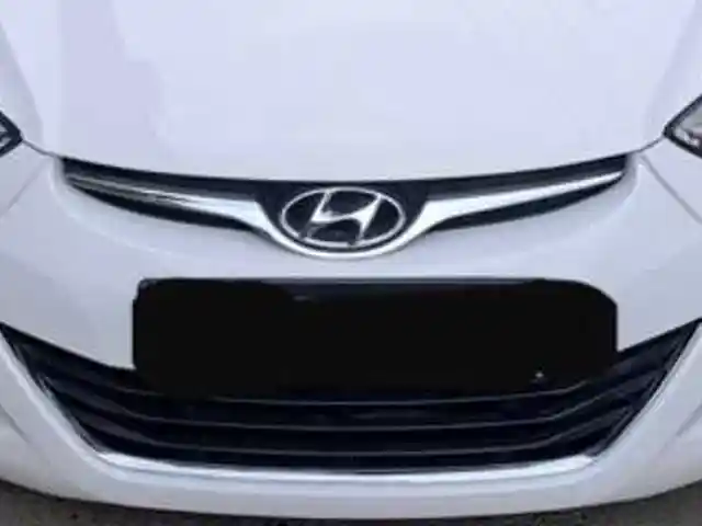 Передний бампер на Hyundai Avante MD, Худжанд