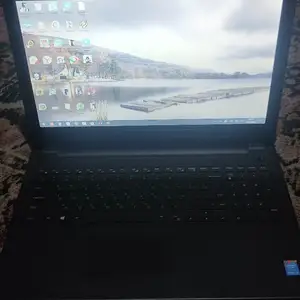 Ноутбук Dell, Бобоҷон Ғафуров