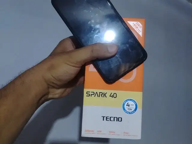 Tecno Spark 40 8/128 gb, Вахдат