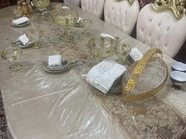 Стол с стульями, Бустон (Чкаловск)
