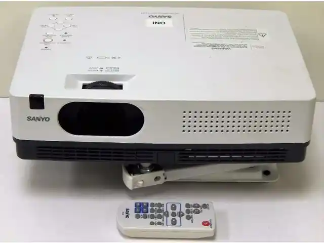 Видеопроектор Sanyo PLC-XW250, Душанбе