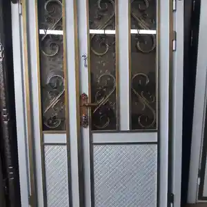 Стеклянная дверь, Душанбе