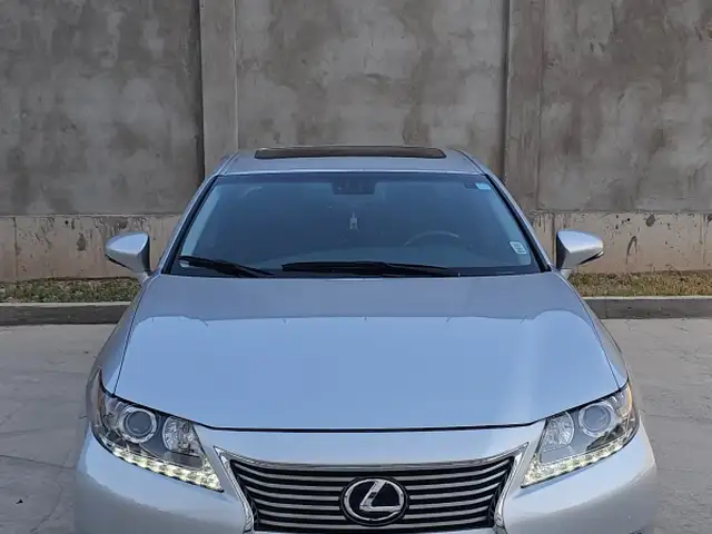 Lexus ES series