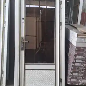 Стеклянная дверь, Душанбе