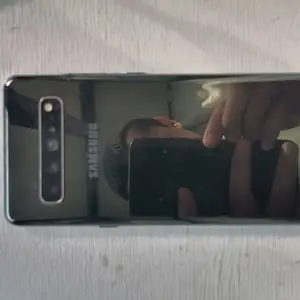 Samsung S10 pilus 5g 8/256, Вахдат