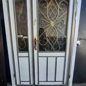 Стеклянная дверь, Душанбе